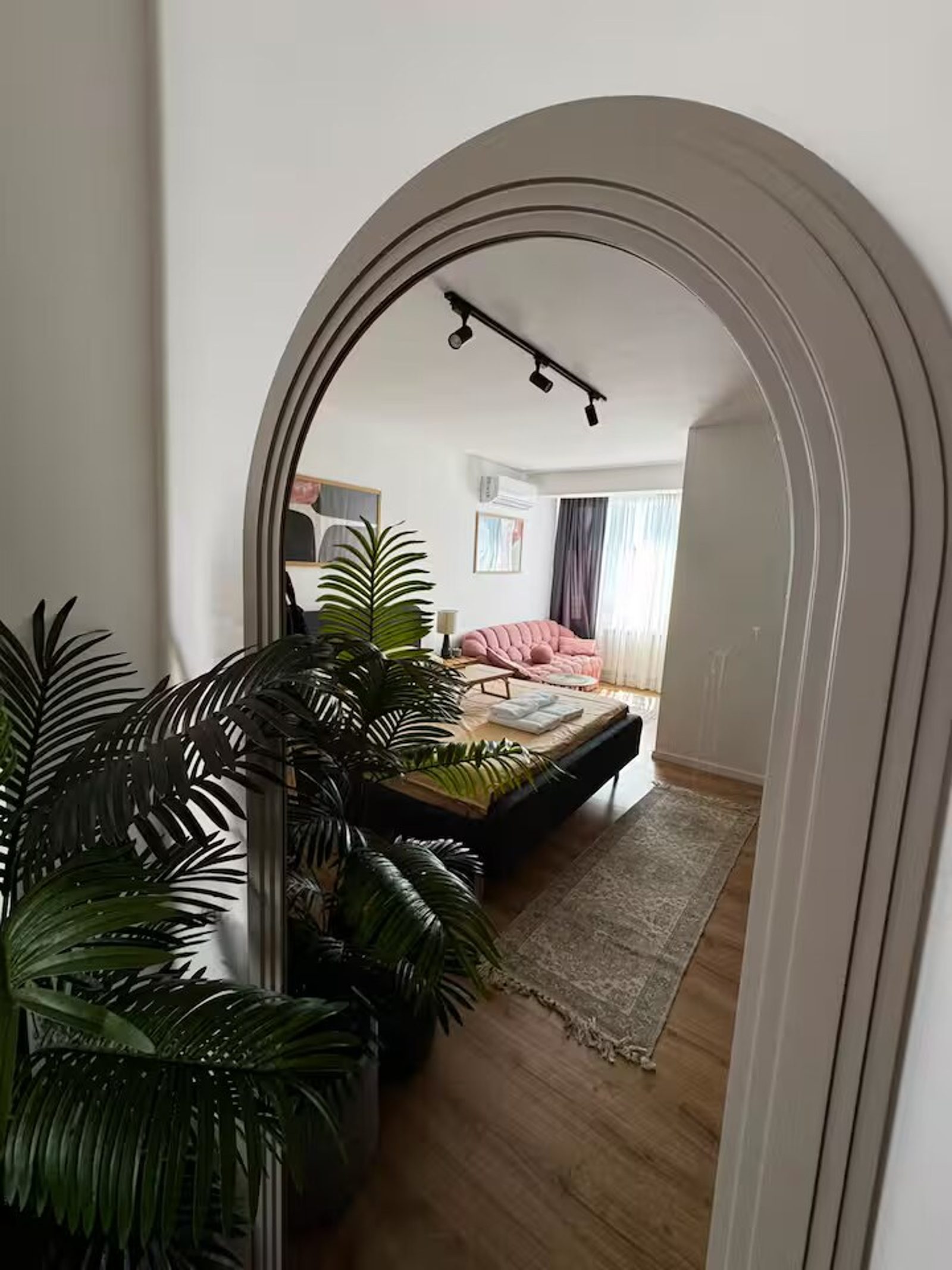 Suitë Premium me pamje nga Newborn – Prishtina photo 4