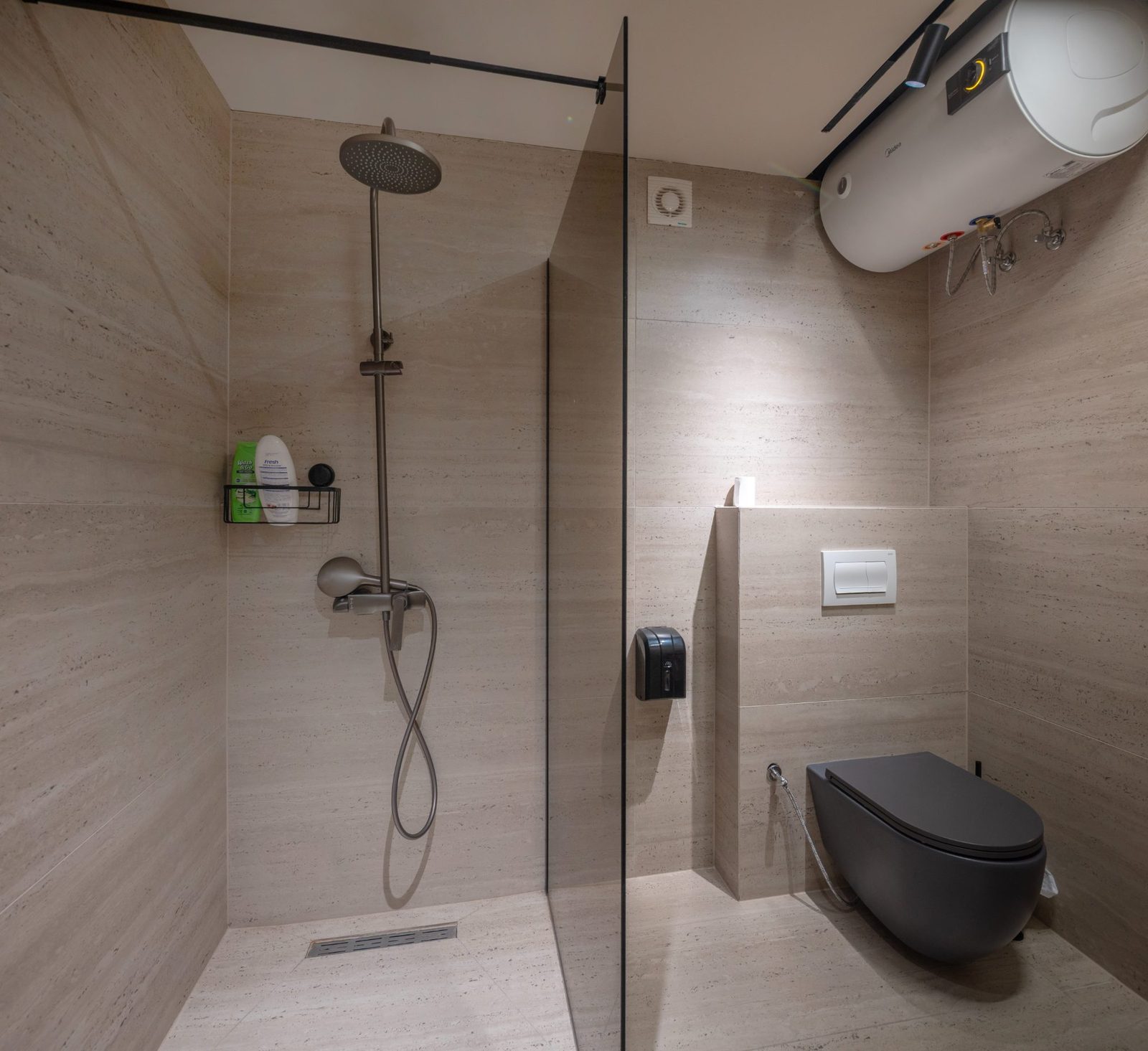 Double Room with Private Bathroom - Nova 2 – Pristina photo 4