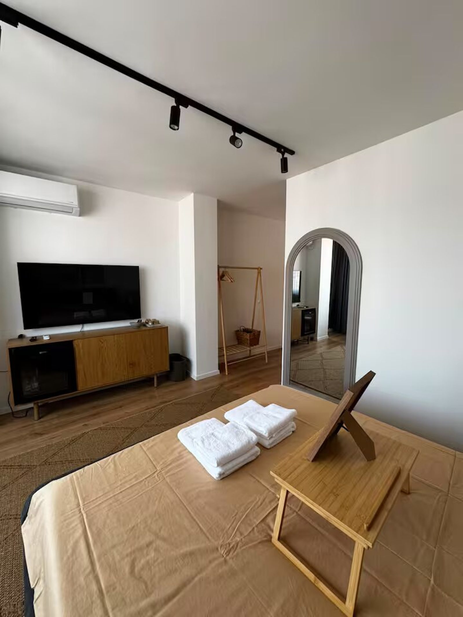 Suitë Premium me pamje nga Newborn – Prishtina photo 3