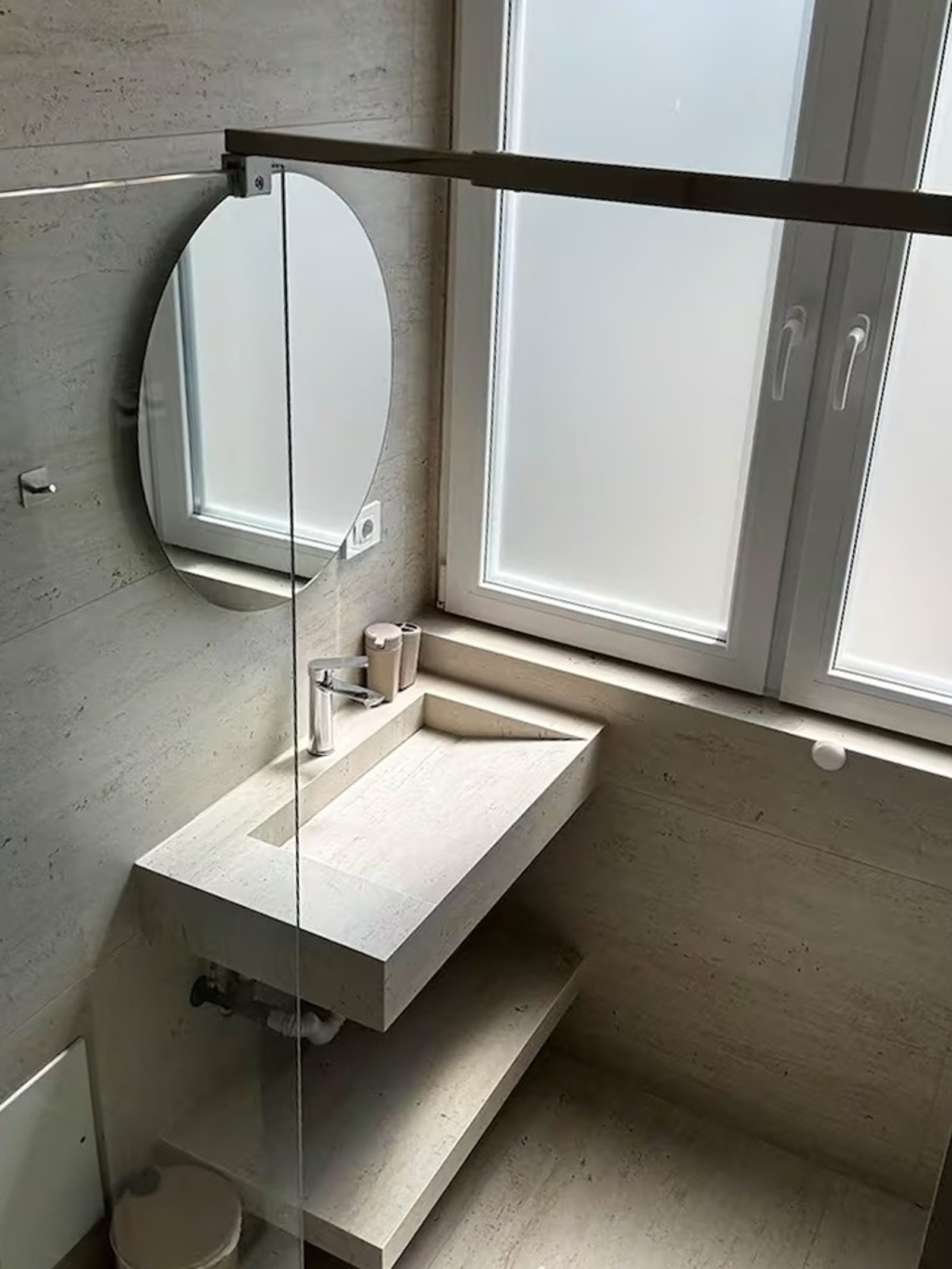 Suitë Premium me pamje nga Newborn – Prishtina photo 5